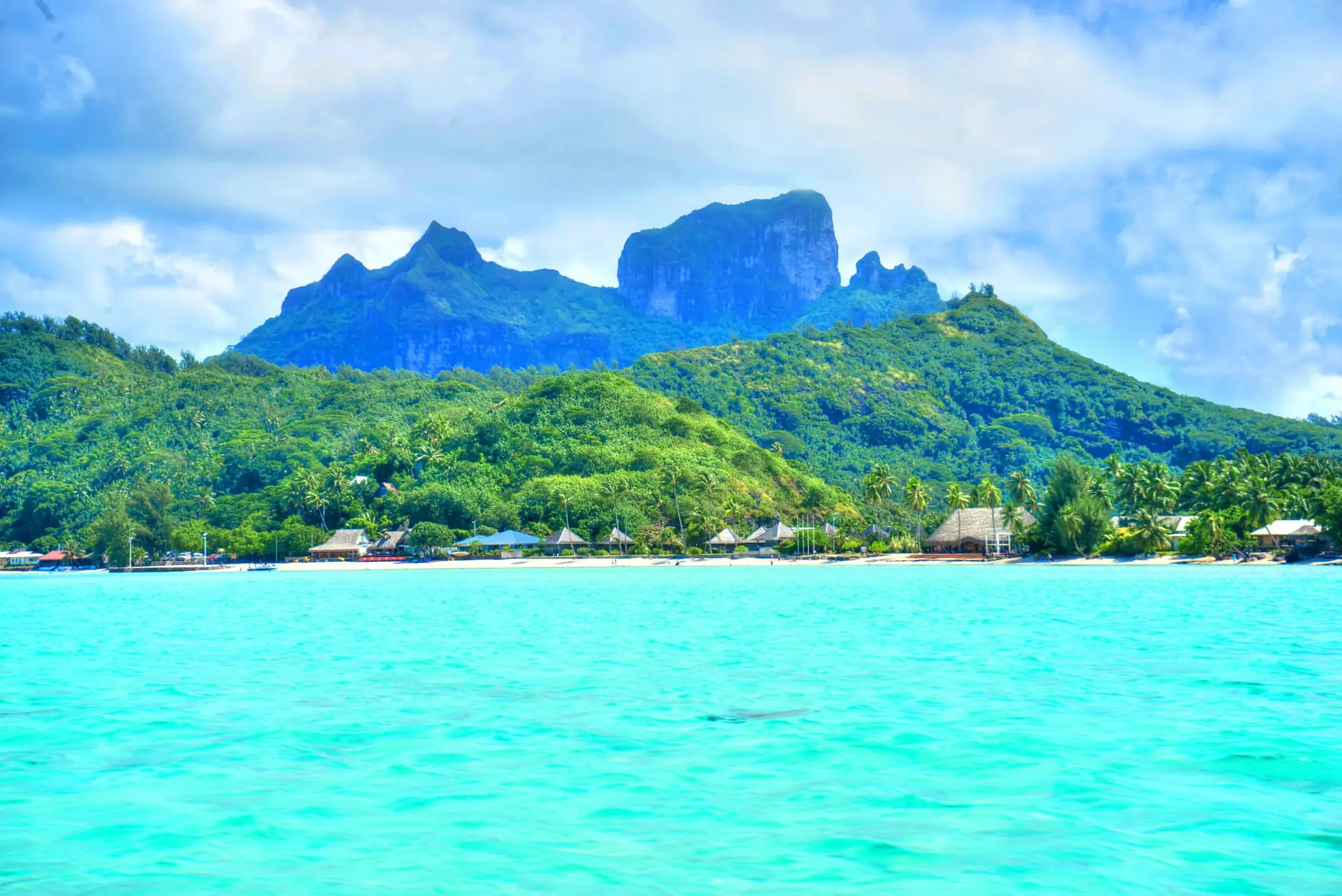 Le mont Otemanu au-dessus du lagon turquoise de Bora Bora.
